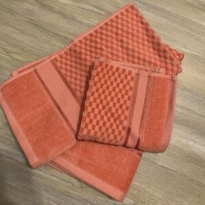 Coral hand towels & wash cloth set